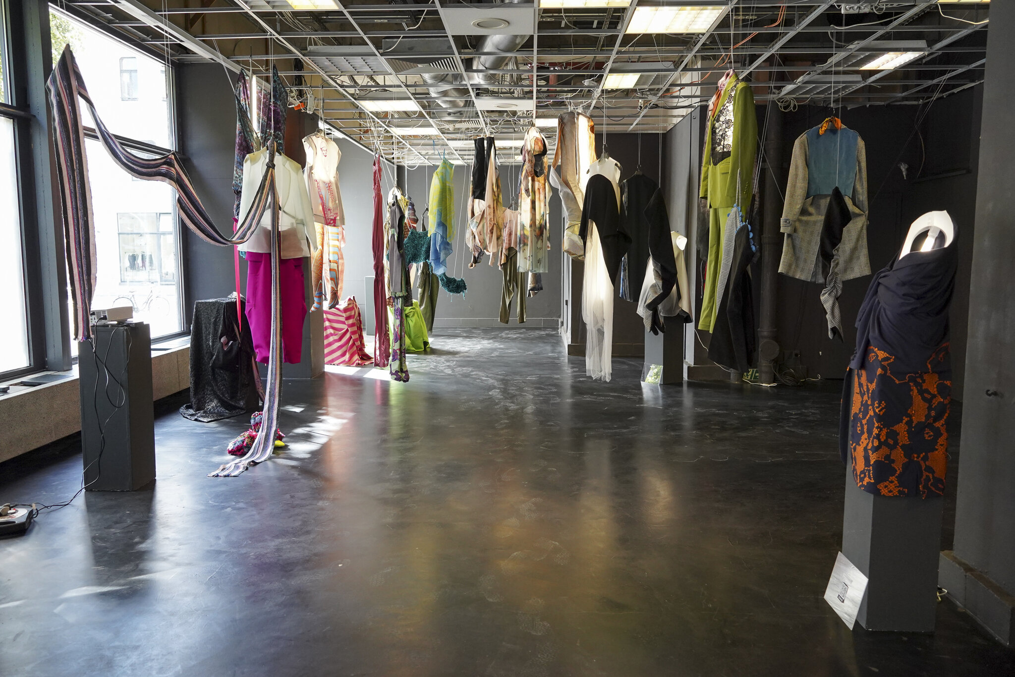 HEAD OVER HEELS - seefashion x platte HEAD OVER HEELS - seefashion x platte