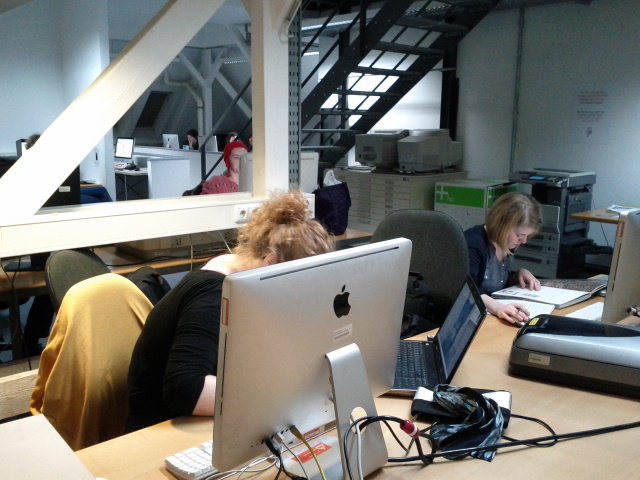 Nachtarbeit im Computerstudio Nachtarbeit im Computerstudio