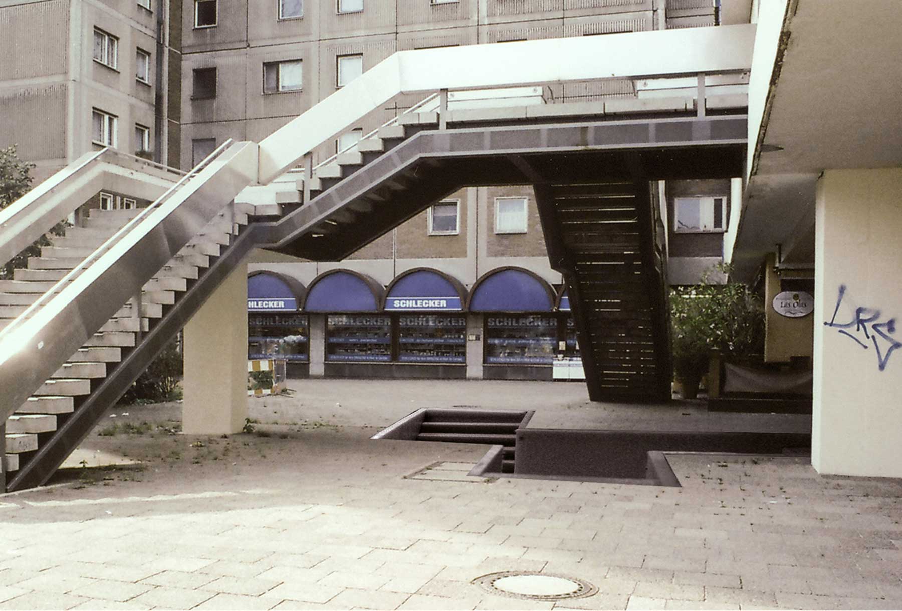 Negativtreppe-2.jpg Negativtreppe-2.jpg