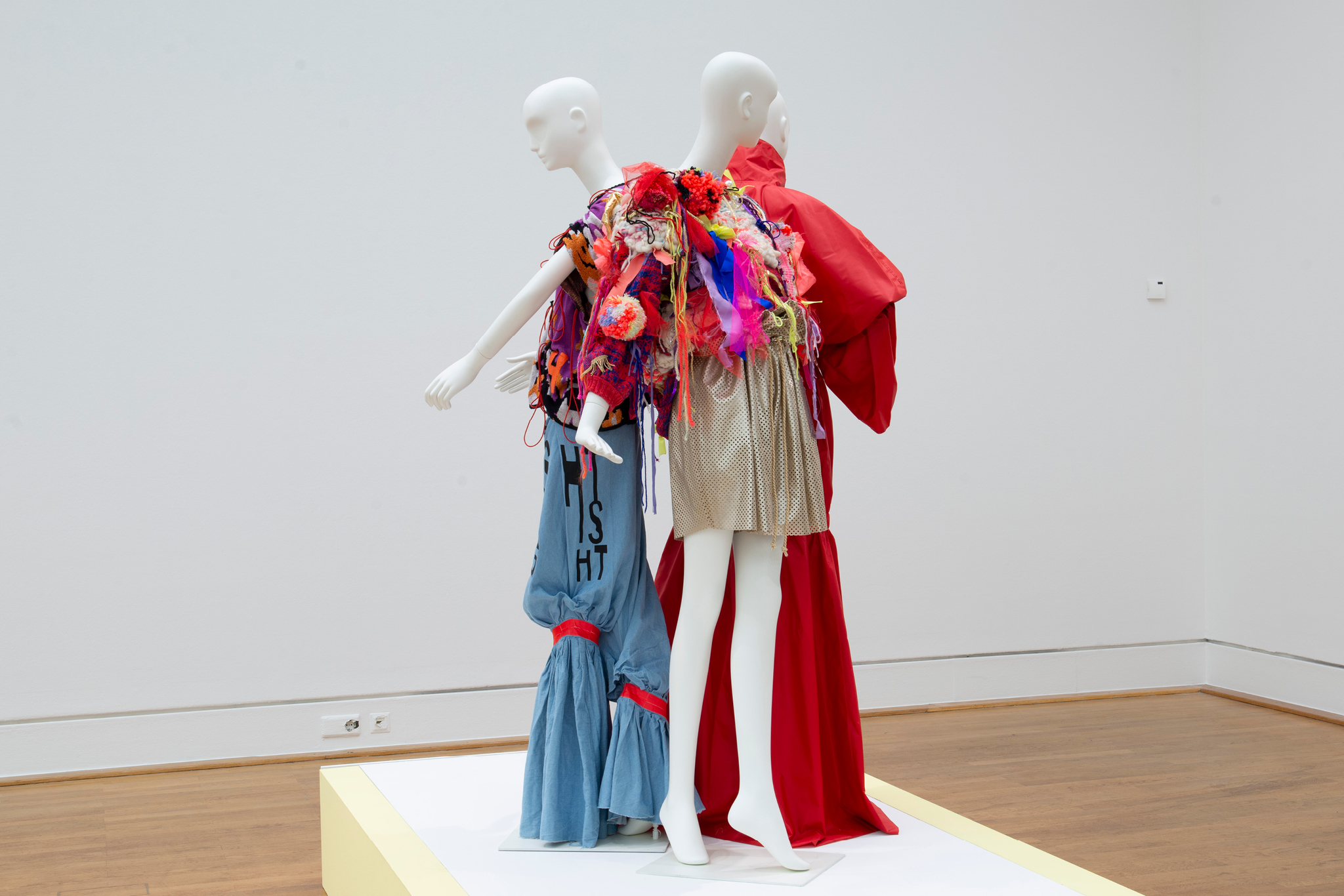Exponate in der Sonderausstellung 13, Kunstgewerbemuseum Exponate in der Sonderausstellung 13, Kunstgewerbemuseum
